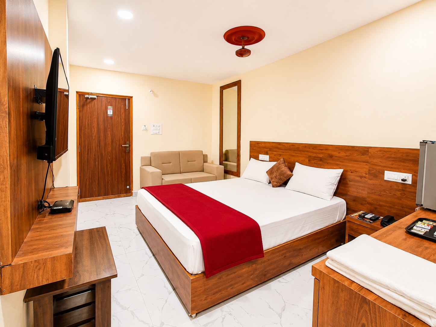 HOTEL RAGHAVENDRA GRAND INN - Tap to explore photos