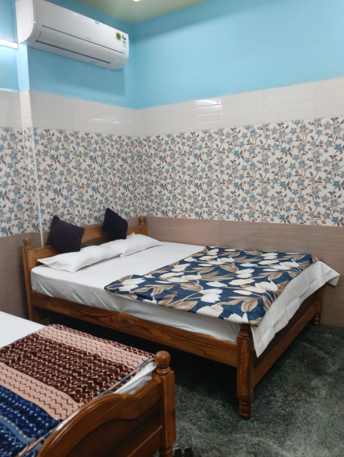 MRG Rooms - Tap to explore photos