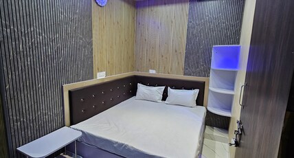 Hotel Shri Laxmi Vilas Room Type - DOUBLE BED ROOM (Air Cooled)