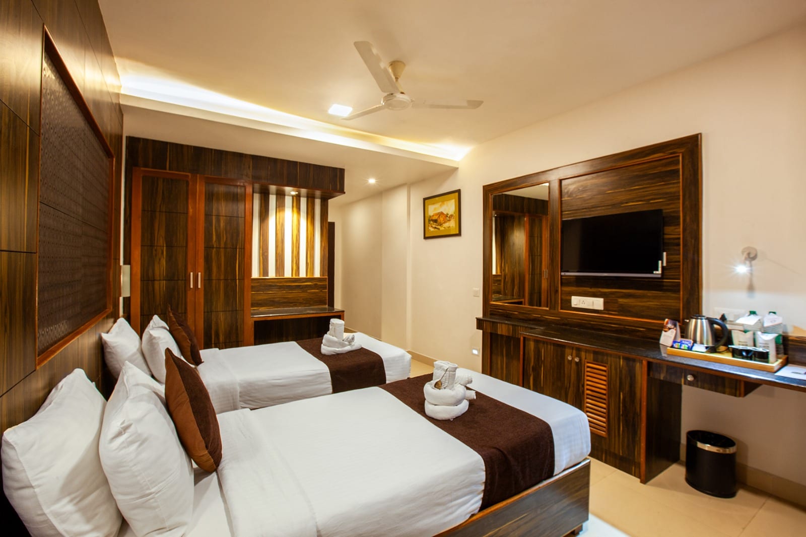Hotel Laals Inn Grand - Tap to explore photos