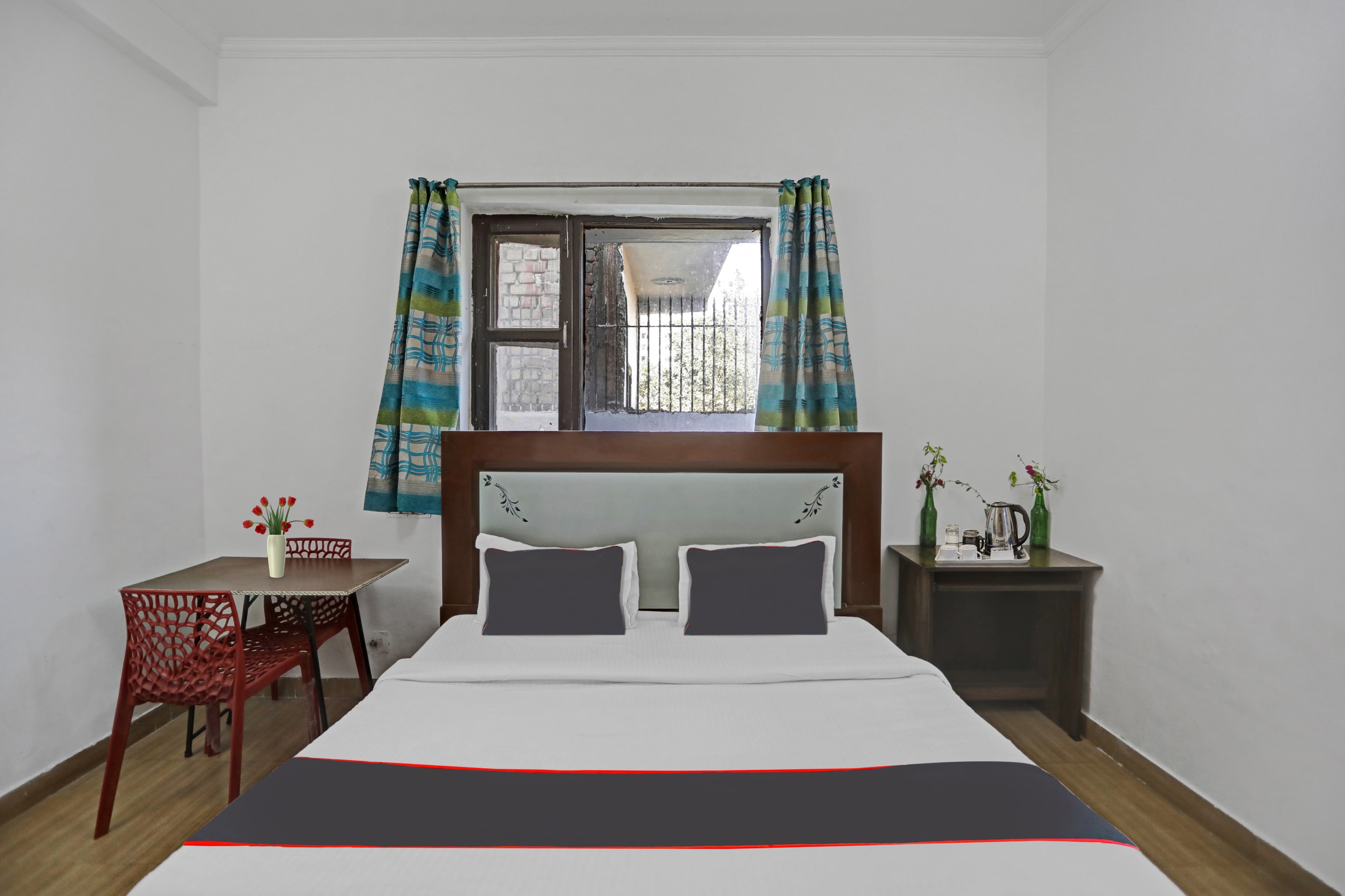 Super Hotel Naveen Stay - Tap to explore photos
