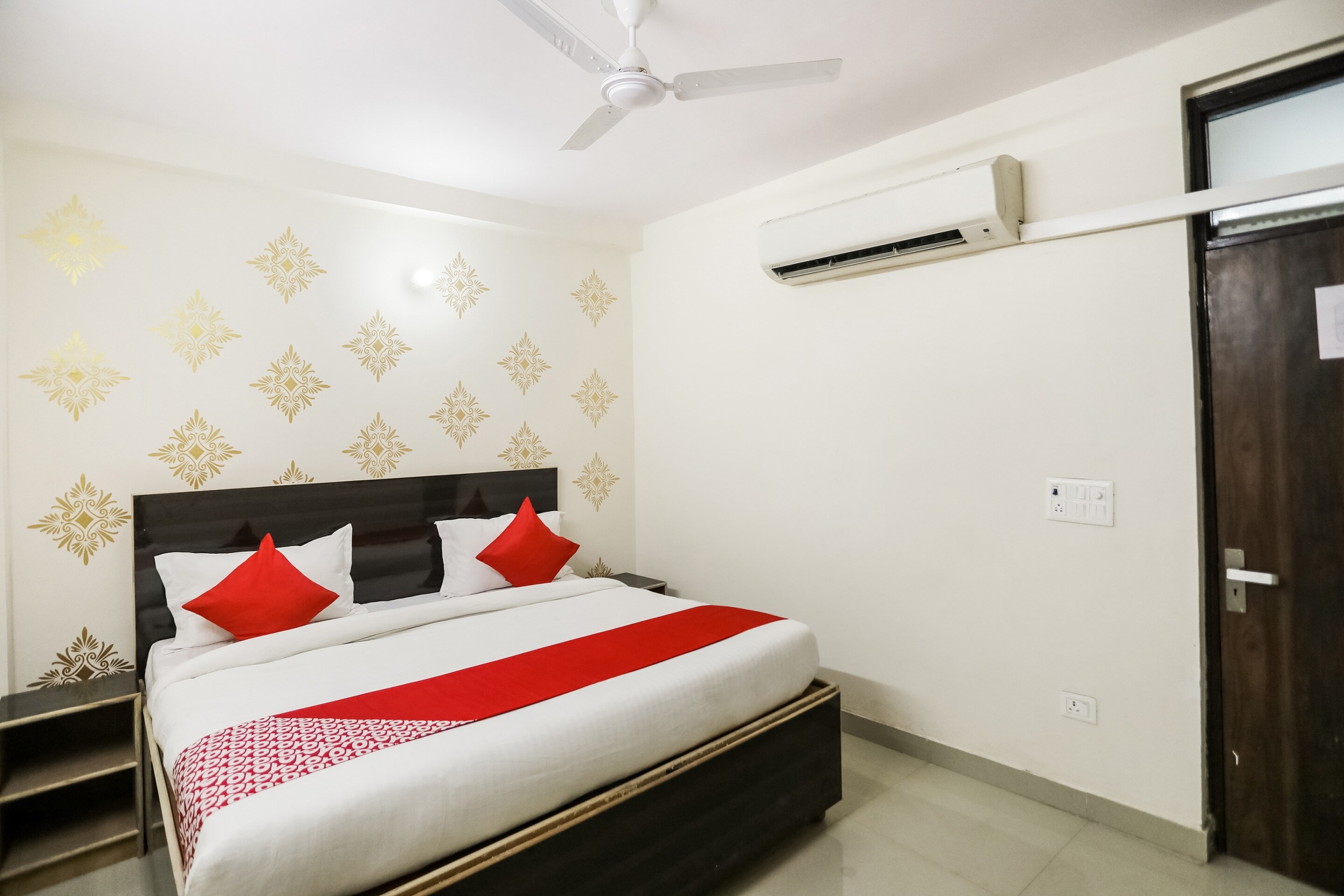 Hotel O Park Inn Near New Ashok Nagar Metro Station - Tap to explore photos