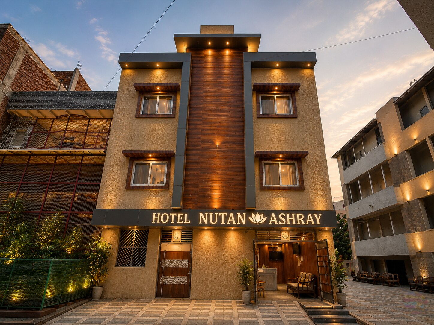 Hotel Nutan Ashray 200 Mtr From Prem Mandir - Tap to explore photos