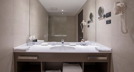 voco PODGORICA, an IHG hotel Room Type - 1 King Standard
