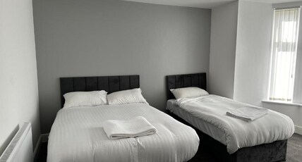 OYO Cheetham Hill Guest House Room Type - Standard Triple Room - Shared