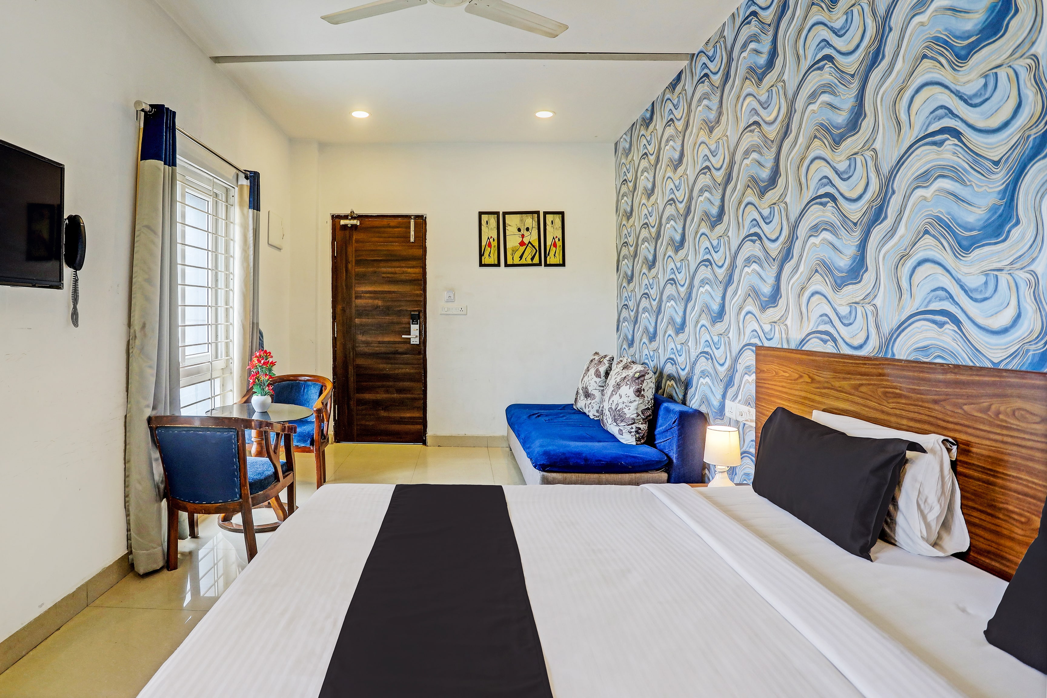 Collection O SSR Royal Suites - Tap to explore photos