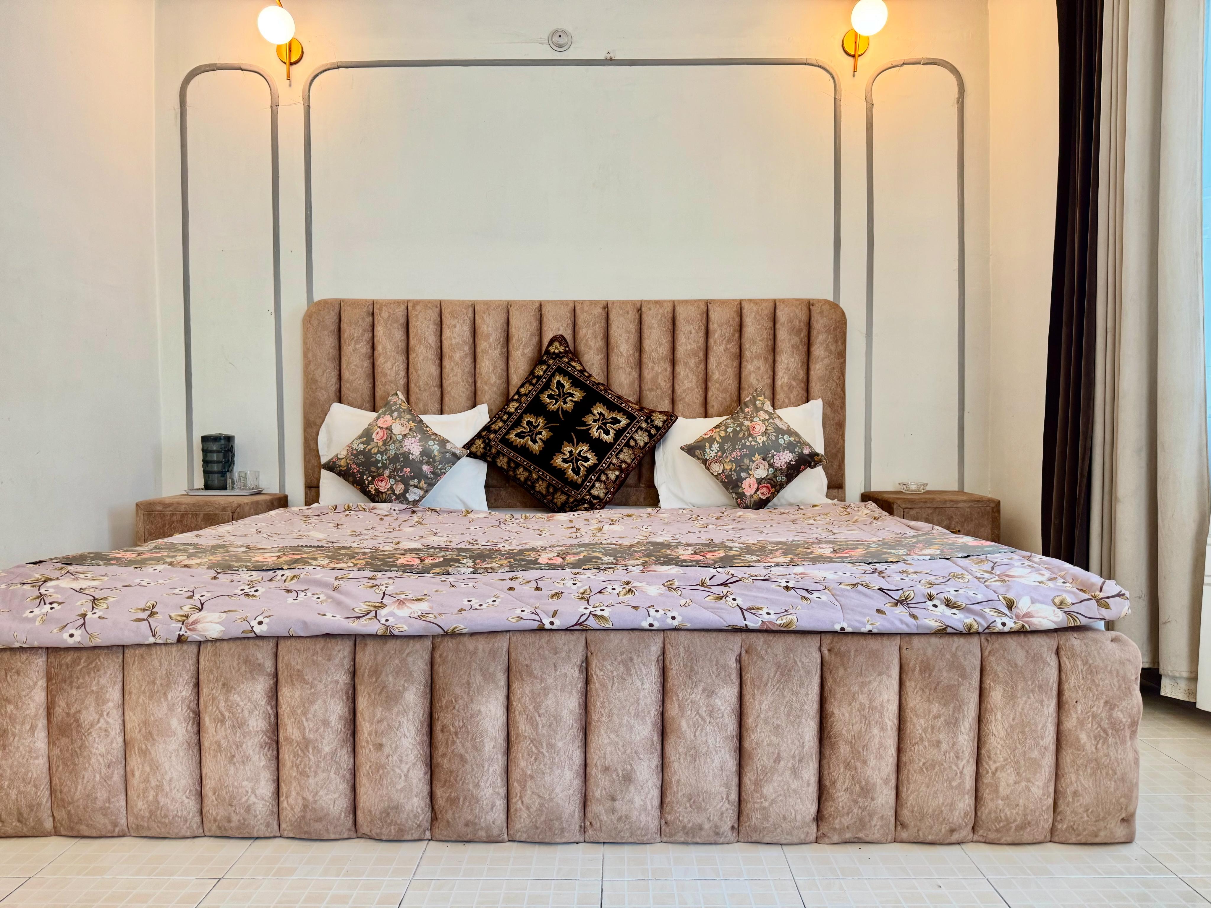 Hotel Olive Venture (Near Dal Lake) - Tap to explore photos