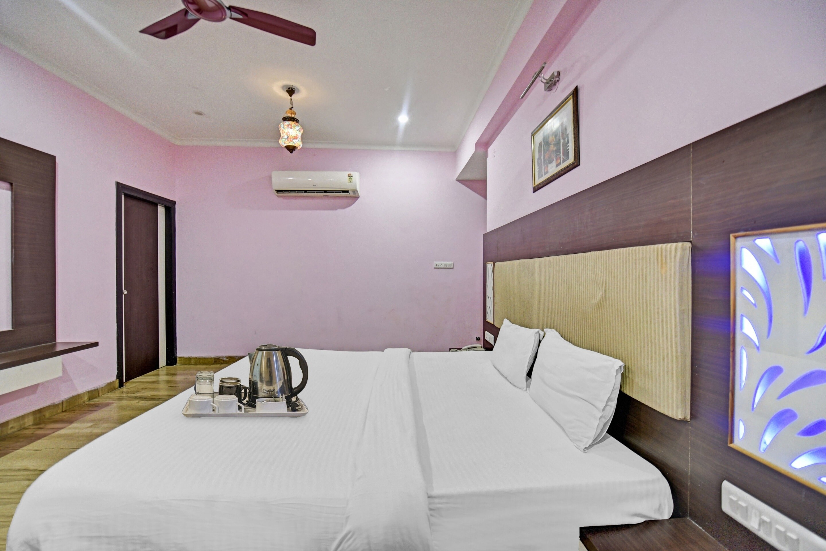 Super Hotel O Bungalow 16 - Tap to explore photos