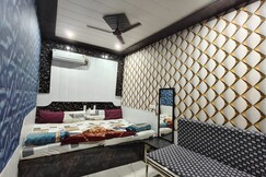 SHRI SHIV PAYING GUEST HOUSE