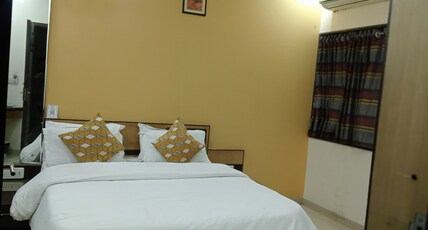 Hotel The Royal Dattani Room Type - Deluxe Room Hotel The Royal Dattani Room Type - Deluxe Room