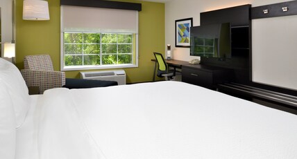 Holiday Inn Express Hotel & Suites Carthage Room Type - 1 King Standard