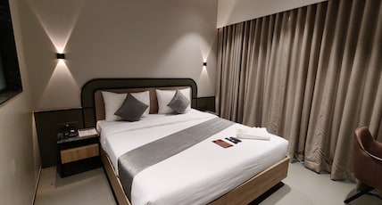 Hotel Sanket Elite Room Type - Deluxe Room Hotel Sanket Elite Room Type - Deluxe Room
