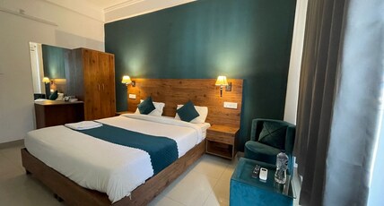 Haven on Hill | Rooms, Dorms & Cafe Room Type - Deluxe Double Bed Room With Balcony And Mountain View
