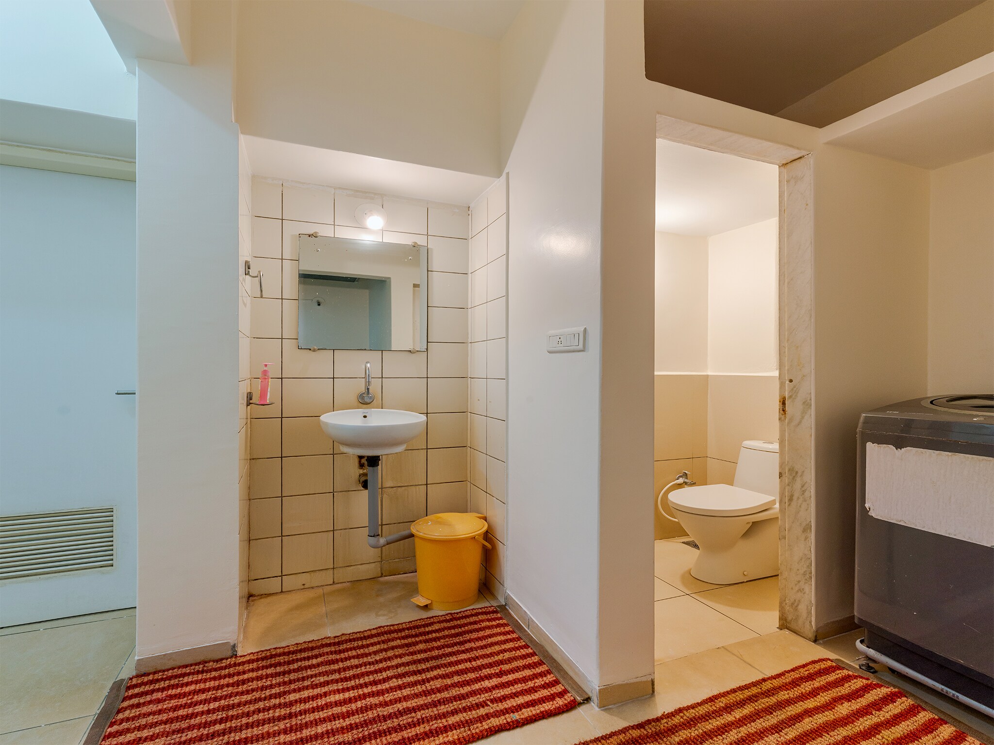 Giriraj Homestay 3BHK Bunglow with driver room - Tap to explore photos