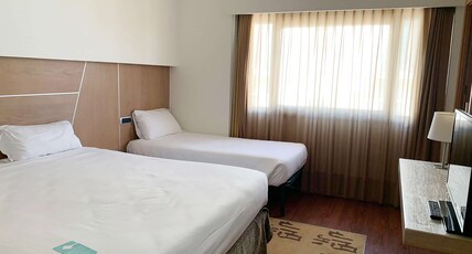Hilton Garden Inn Rome Claridge Room Type - 1 KING BED FAMILY ROOM