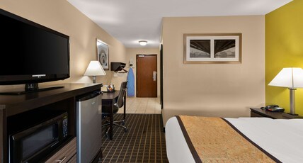 Best Western Adena Inn Room Type - 1 Queen Bed, Mobility Accessible, Roll In Shower, Non-Smoking, Full Breakfast Best Western Adena Inn Room Type - 1 Queen Bed, Mobility Accessible, Roll In Shower, Non-Smoking, Full Breakfast