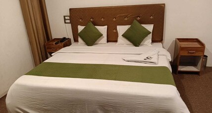 Collection O Shalimar Garden Srinagar Formerly Pine Hills Room Type - Classic