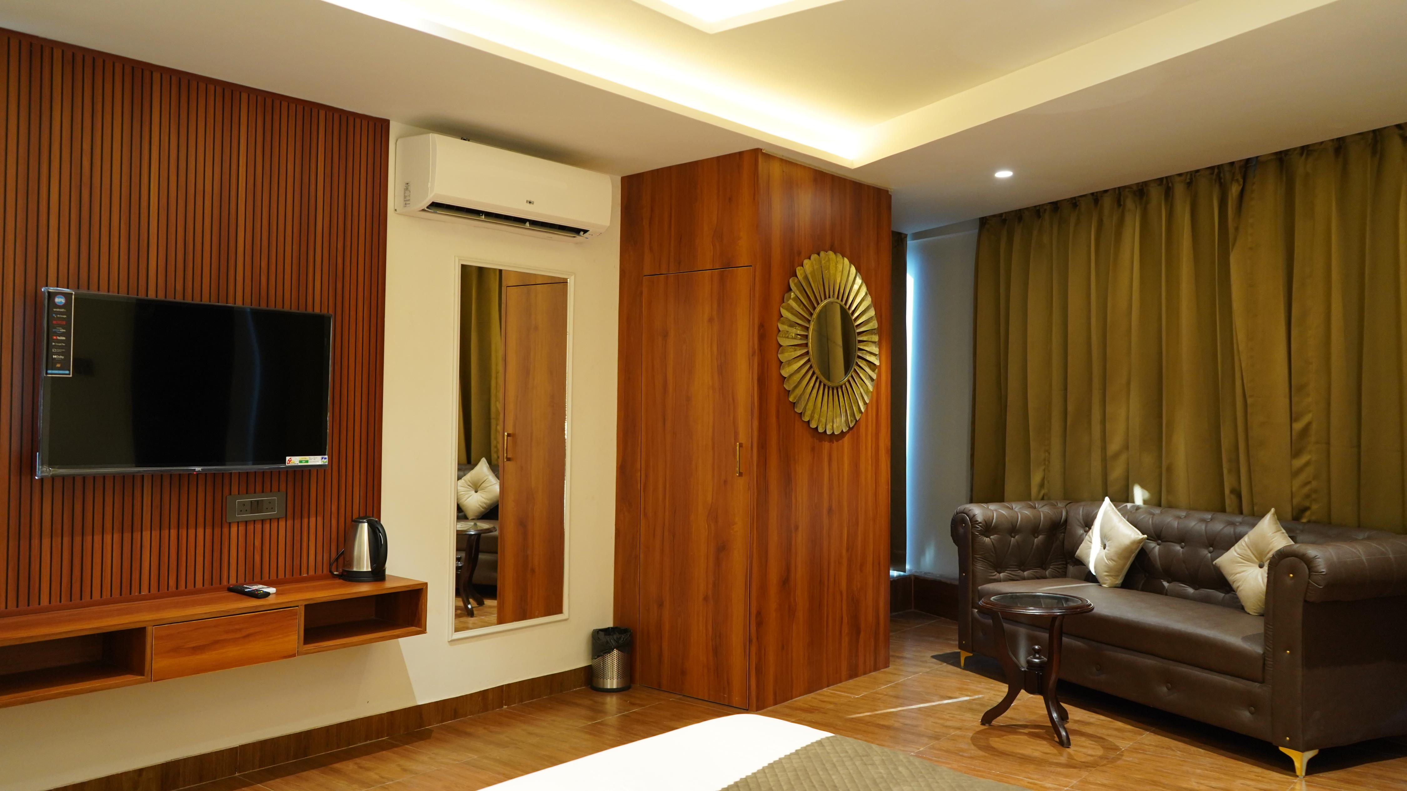 The Aura Luxury Hotel Shahdara Railway Station - Tap to explore photos
