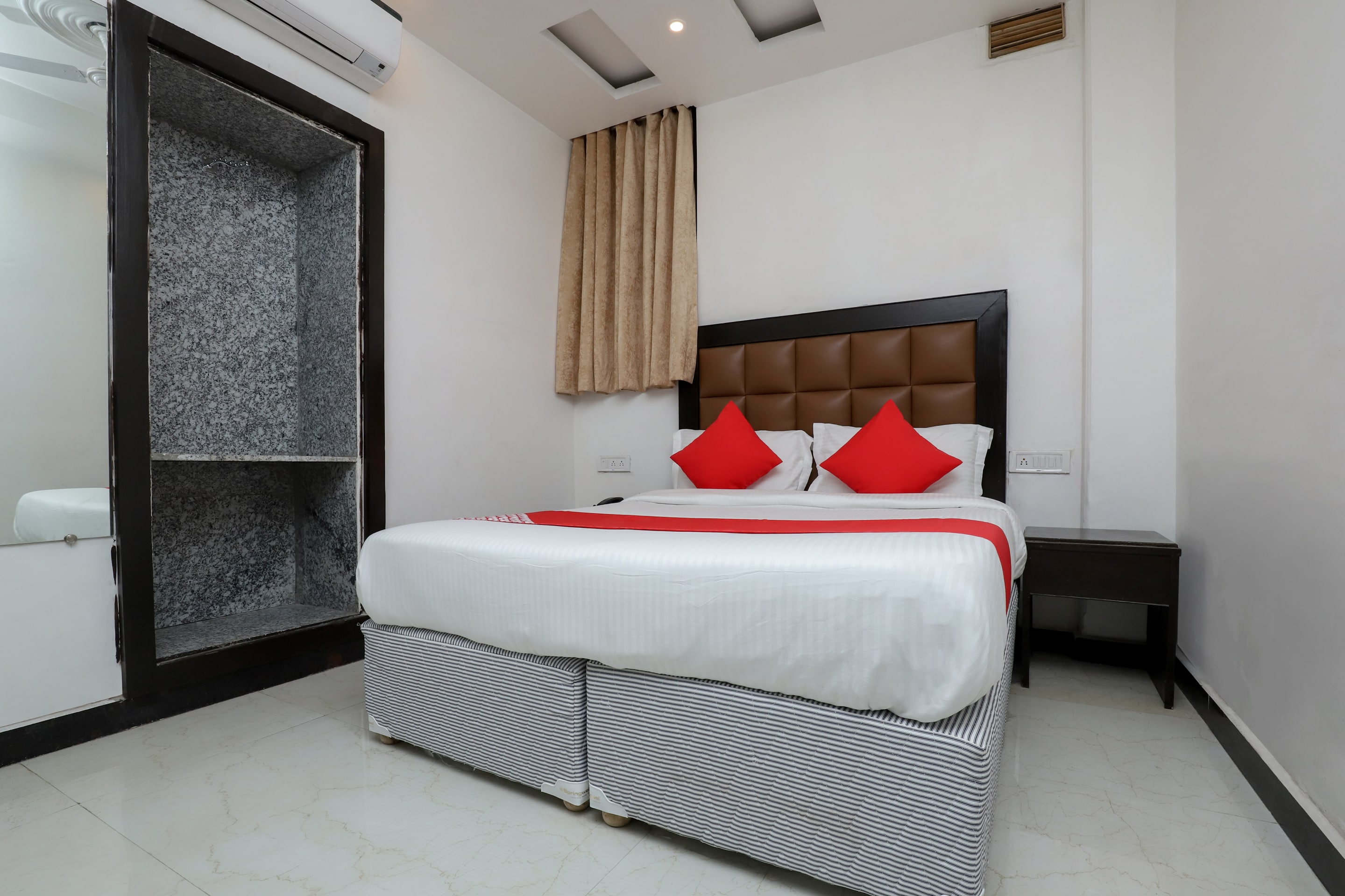 Hotel O Delhi Empire - Tap to explore photos