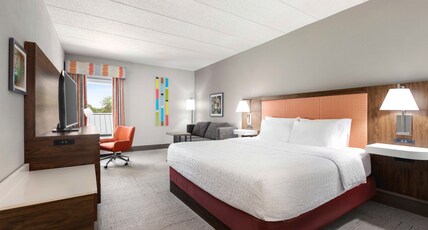 Hampton Inn by Hilton Quakertown Room Type - 1KING STUDY SOFABED NOSMOK