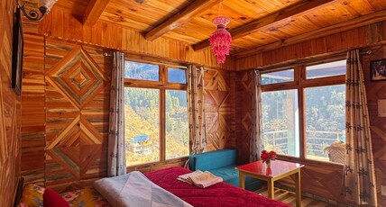 Cafe Kush Tosh And Stay Room Type - Deluxe Wooden With Mountain View Room