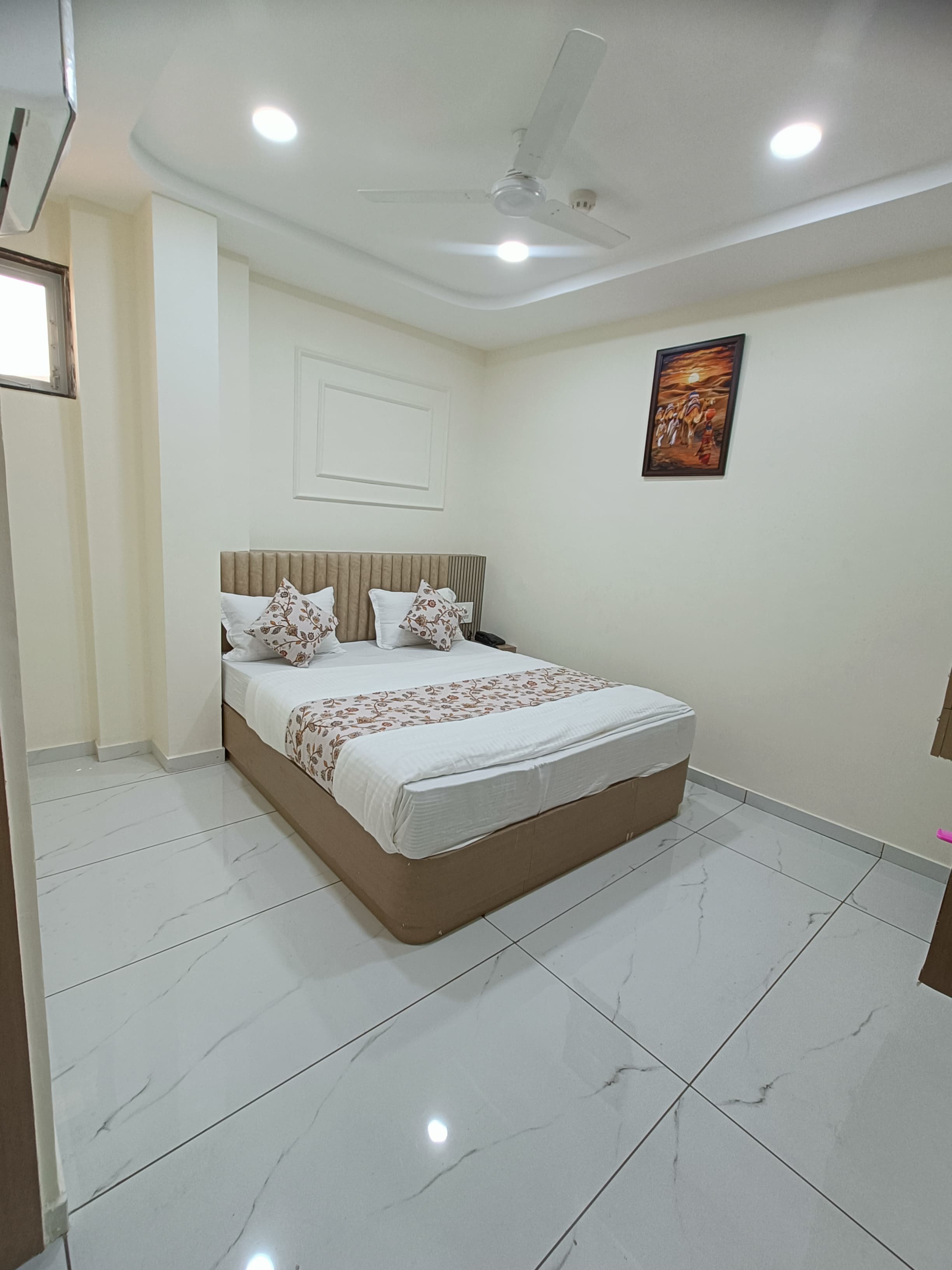 Hotel Radhe Raas - Tap to explore photos