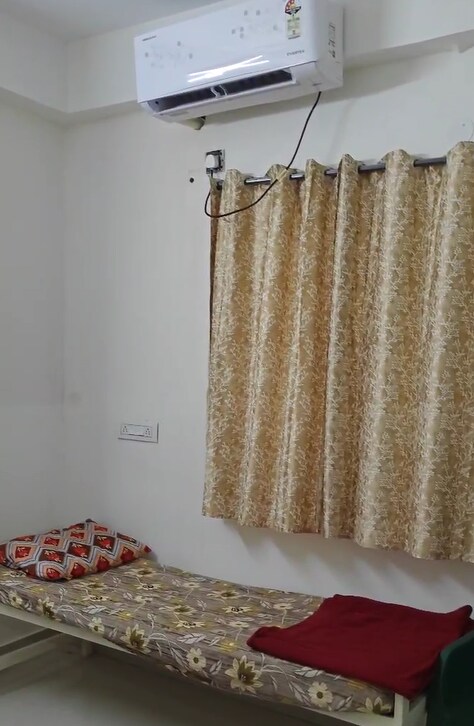 Vinayaka Guest House And CO LIVING - Tap to explore photos