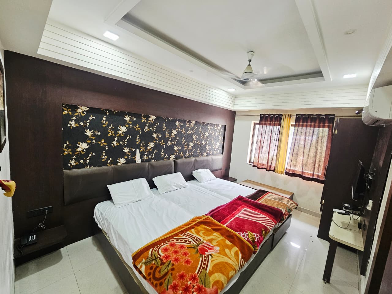 Hotel Sheetal Palace - Tap to explore photos