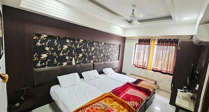 Hotel Sheetal Palace Room Type - Triple Deluxe AC Room Hotel Sheetal Palace Room Type - Triple Deluxe AC Room