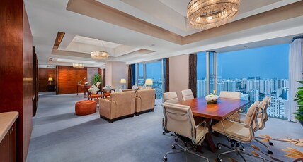 Crowne Plaza BEIJING SUN PALACE Room Type - 1 King 1 Bdrm Ste Living  Jetted Bath