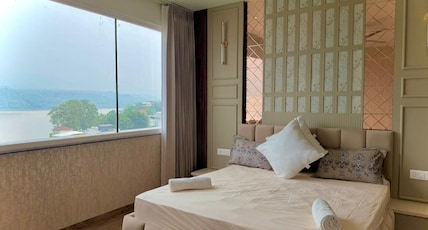 The Neeraj Marine Ganga Stays With Ganga Ghat Access Room Type - Royal Ganga View Suite with Jacuzzi The Neeraj Marine Ganga Stays With Ganga Ghat Access Room Type - Royal Ganga View Suite with Jacuzzi