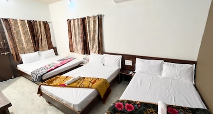 Hotel Rudraksh Room Type - DELUXE SIX BED AC