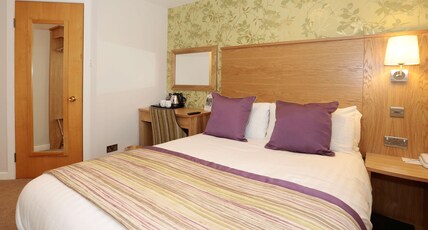 Best Western Invercarse Hotel Room Type - 1 Double Bed, Non-Smoking, Small Room