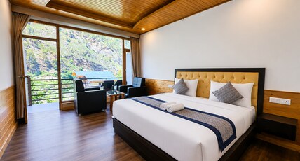 Symphony Woods Resort Tirthan Room Type - Superior Room With Balcony and River view