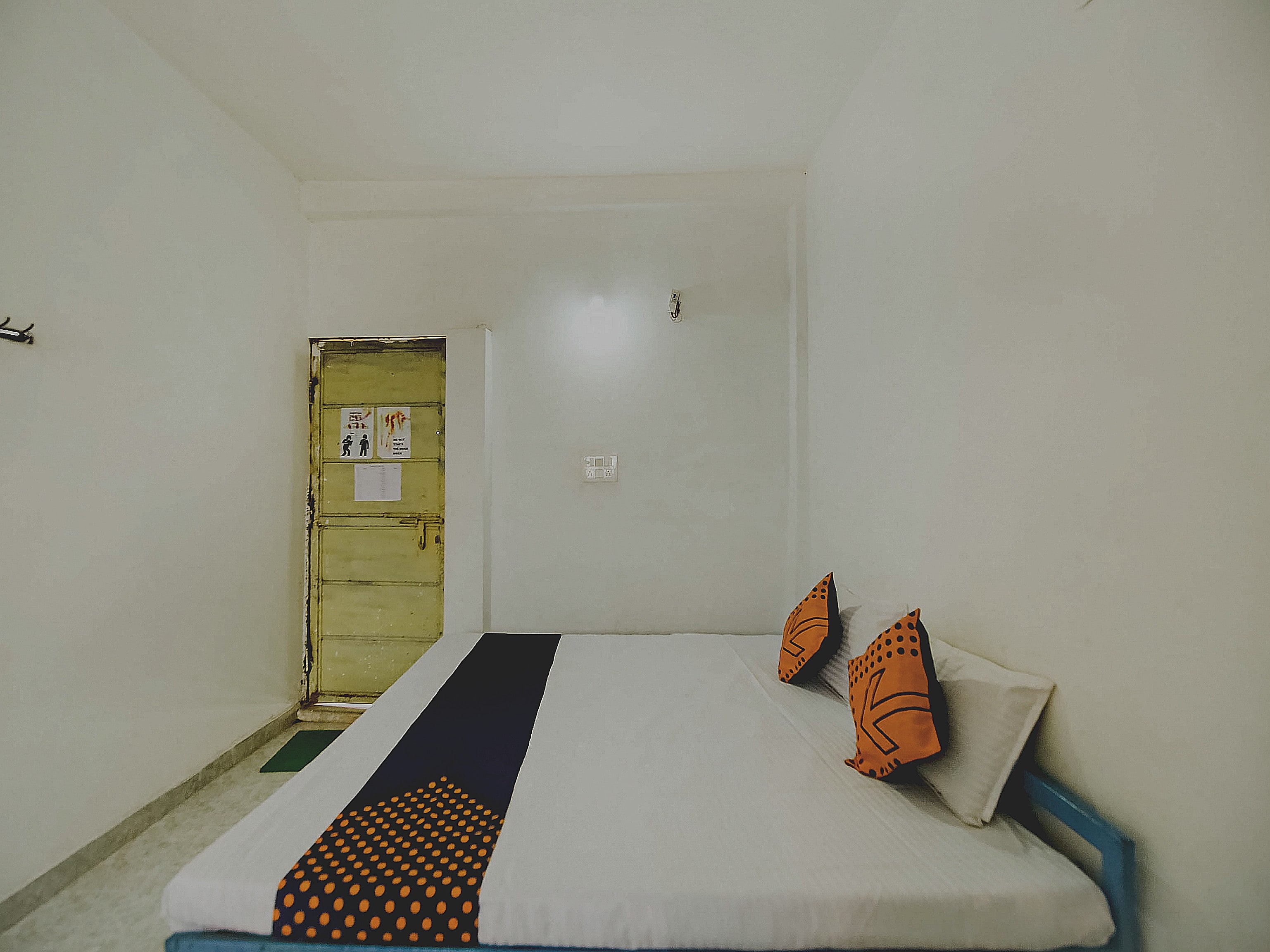 SPOT ON by OYO Krishna Market And Lodge - Tap to explore photos