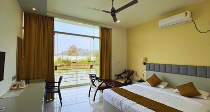 Changs Resort Room Type - Premium Room with Lake View