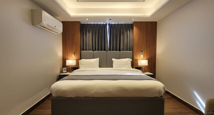 Hotel Plaza 14 Jammu, Near Railway Station Room Type - Deluxe Room