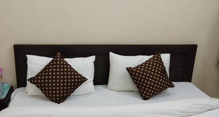 Hotel Saroj Krishna Room Type - AC Deluxe Room
