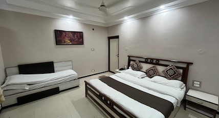 Hotel Parash New (A complete family hotel) Room Type - Super Deluxe 3 Bed AC Room (Family and couples only) Hotel Parash New (A complete family hotel) Room Type - Super Deluxe 3 Bed AC Room (Family and couples only)