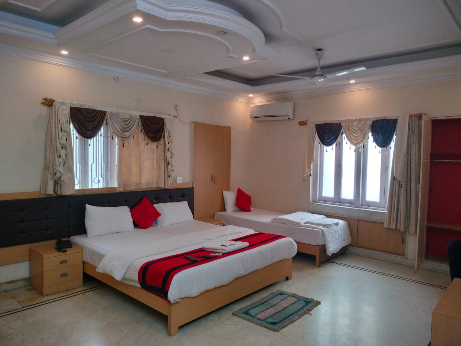 JBS Care Residency in Saltlake Sector 2 - Tap to explore photos