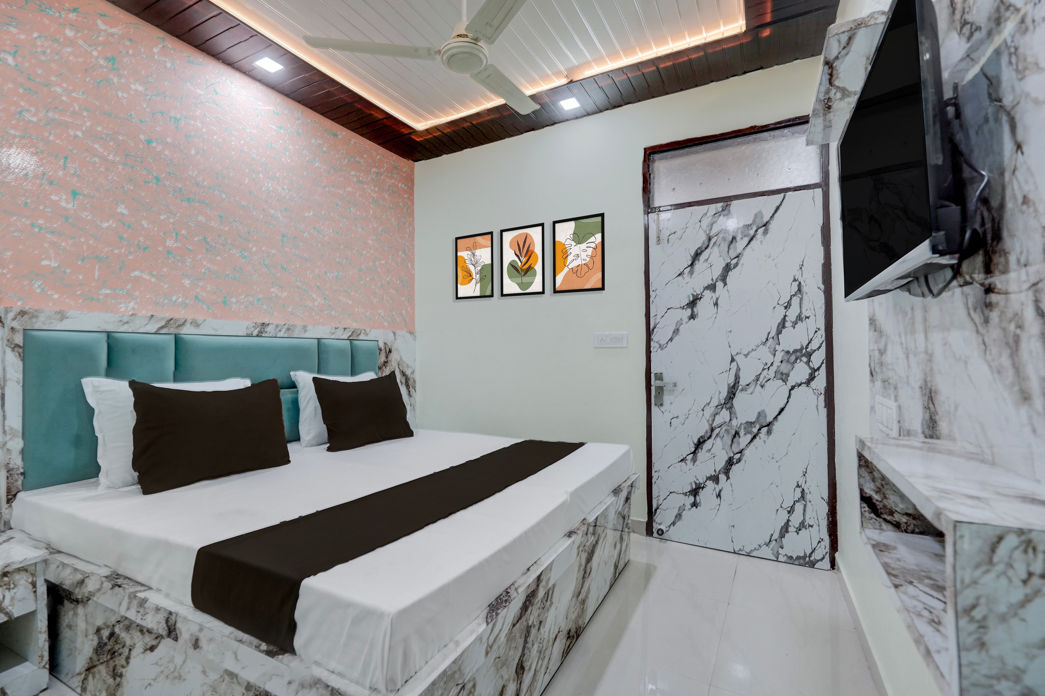 Hotel O MIDWAY TAJ HOME STAY - Tap to explore photos