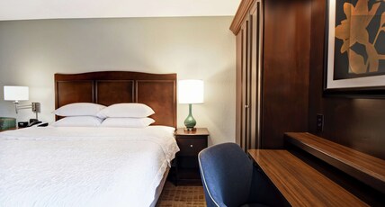 Hampton Inn Overland Park, KS Room Type - 1 KING ACC TUB NS