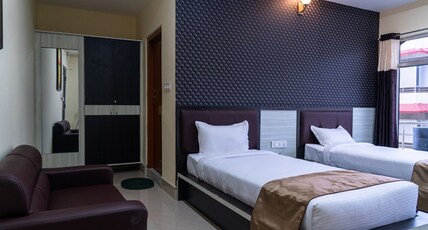 THE FOUR SEASON Room Type - Deluxe Double Twin Bed