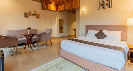 La Nicholas - Lake View (by Summit Hotels) Room Type - Executive Suite with Lake view and Bathtub