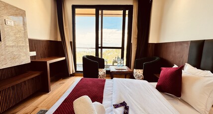 Hotel Sky Heaven Dalhousie Room Type - Superior room with balcony -Mountain view Hotel Sky Heaven Dalhousie Room Type - Superior room with balcony -Mountain view