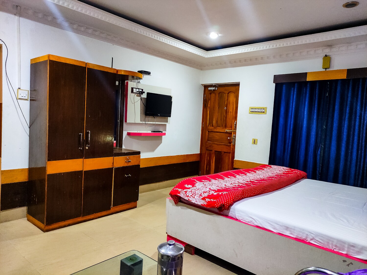 Hotel Sunrise - Tap to explore photos