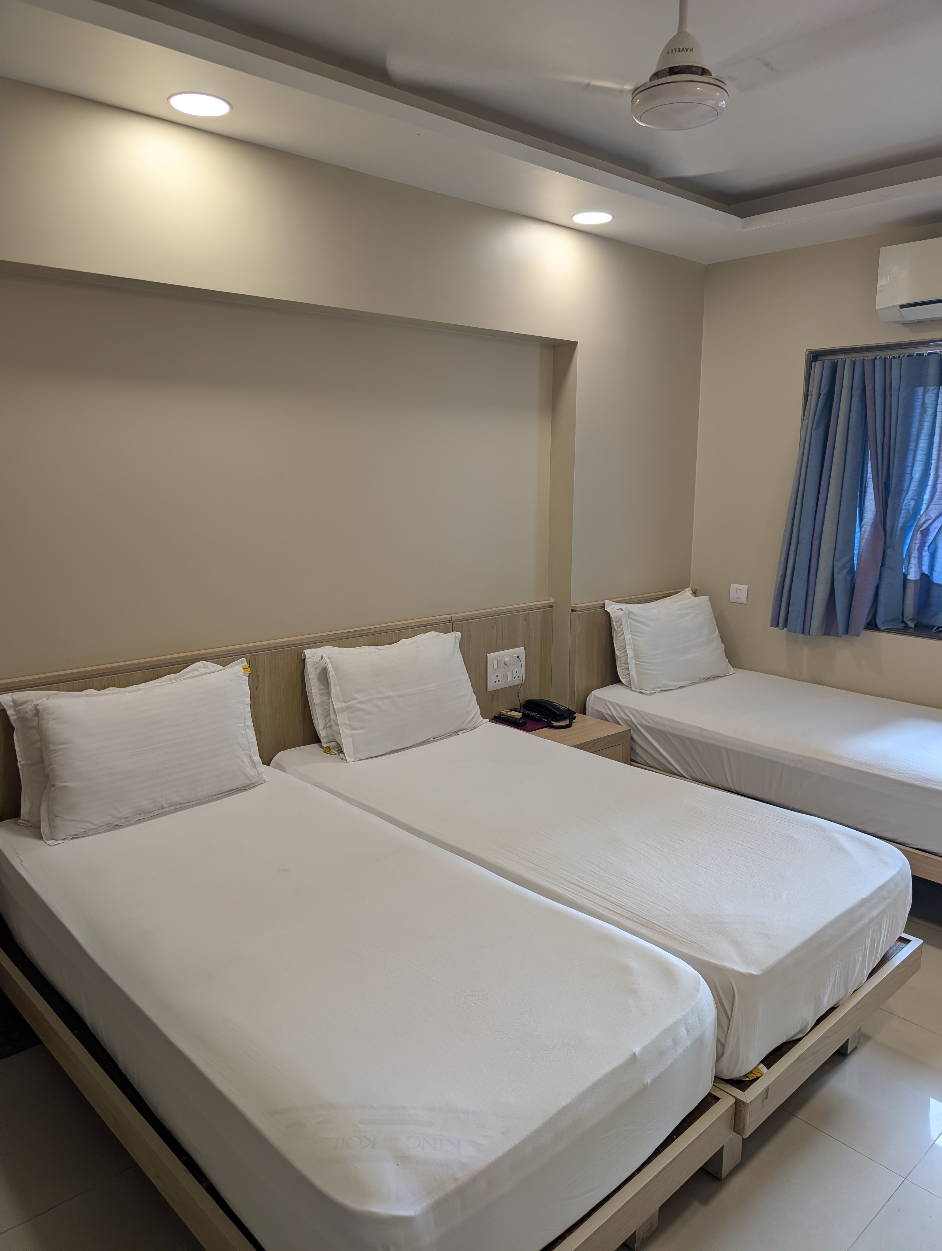 HOTEL BOMBAY INTERNATIONAL - Tap to explore photos