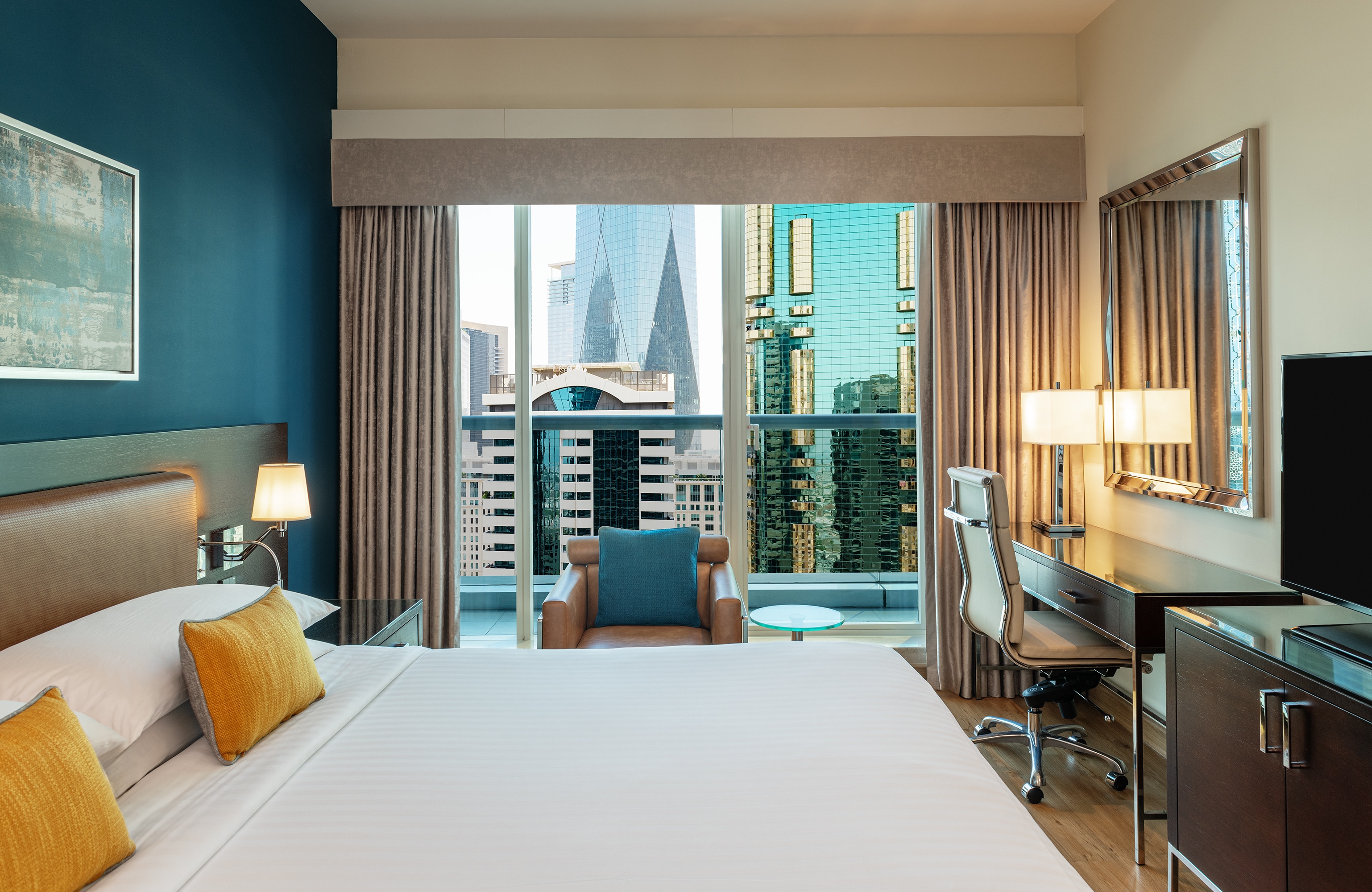 Four Points by Sheraton Sheikh Zayed Road Hotel - Tap to explore photos