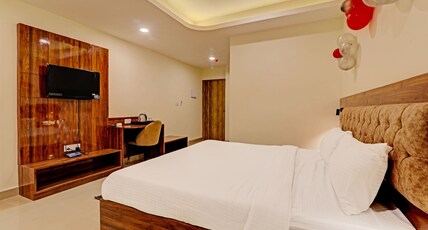 Hotel Heera Grand Room Type - Deluxe Room