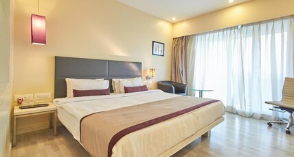 Spree Shivai Hotel Pimpri Chinchwad Room Type - Deluxe King Bed Room
